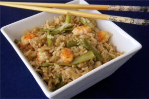 Arroz basmati con langostinos cocidos y espárragos