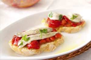 Boquerones en vinagre con pimientos asados