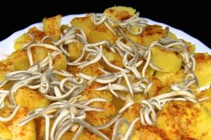 Patatas al microondas con pimentón y gulas