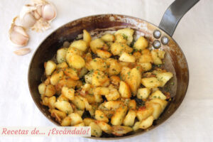 Patatas fritas al ajillo