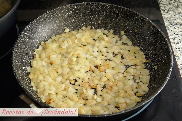 Salteando cebolla y ajos