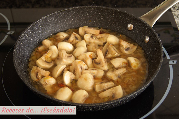Como preparar champiñones en salsa