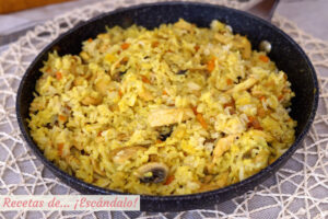 Arroz al curry con pollo y verduras