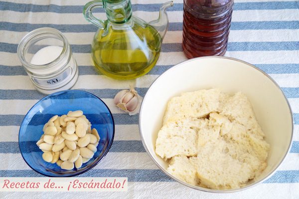 Ingredientes para la receta de ajoblanco malagueno