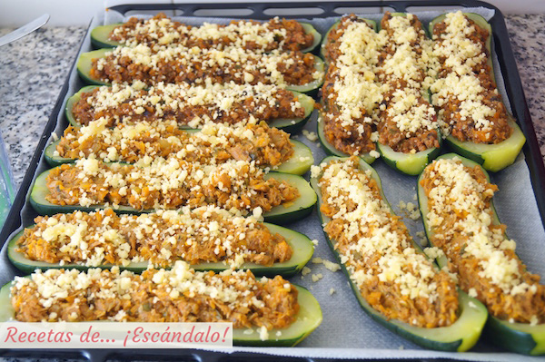 Calabacines rellenos de carne con queso