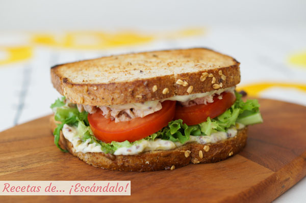 Sandwich vegetal con atun y mayonesa a mi manera