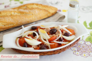 Ensalada murciana de tomate, también llamada moje o mojete