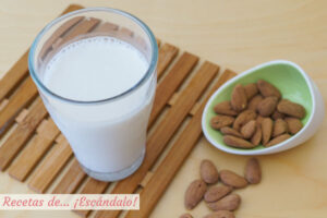 Cómo hacer leche de almendras casera. Receta de leche vegetal