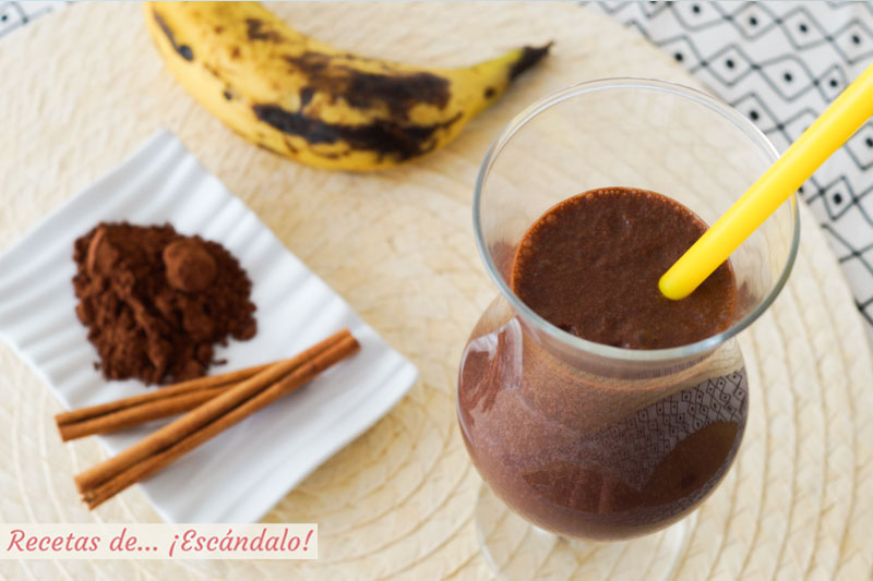 Batido de platano y chocolate con canela. Receta saludable