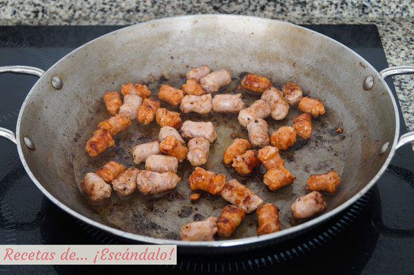 Longaniza blanca y salchicha roja