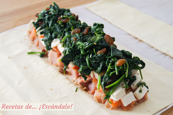 Hojaldre con salmon, queso feta y espinacas