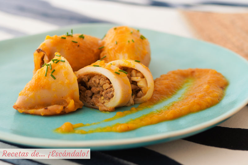 Calamares rellenos de carne en salsa. Receta paso a paso