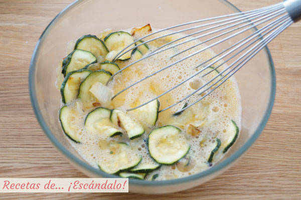 Receta de tortilla de calabacin y cebolla