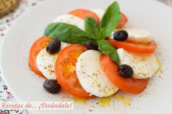 Ingredientes de la ensalada caprese de italia
