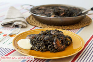Receta de arroz negro con sepia y gambas y salsa alioli casera