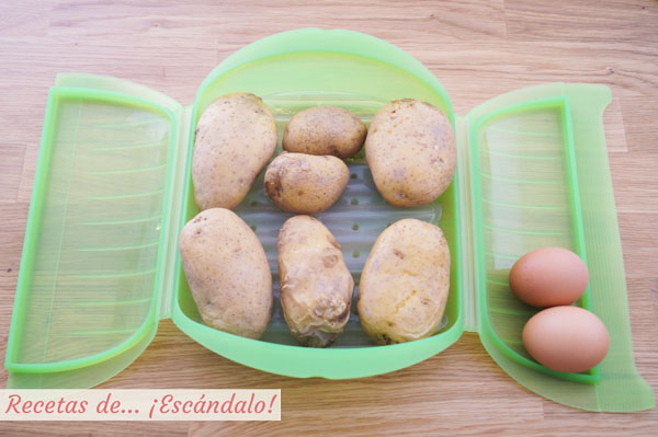 Patatas cocidas y huevos duros