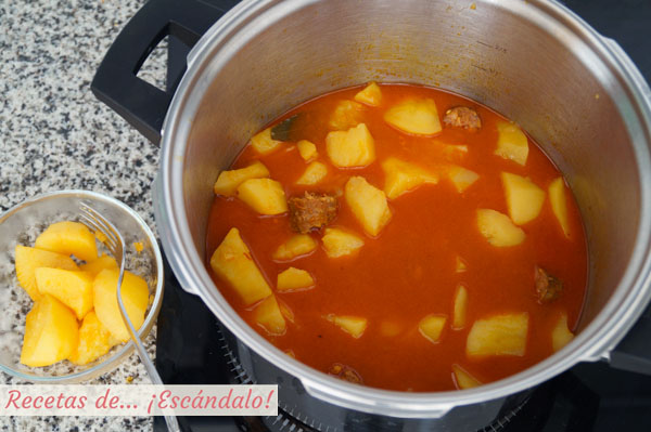 Patatas a la riojana con chorizo