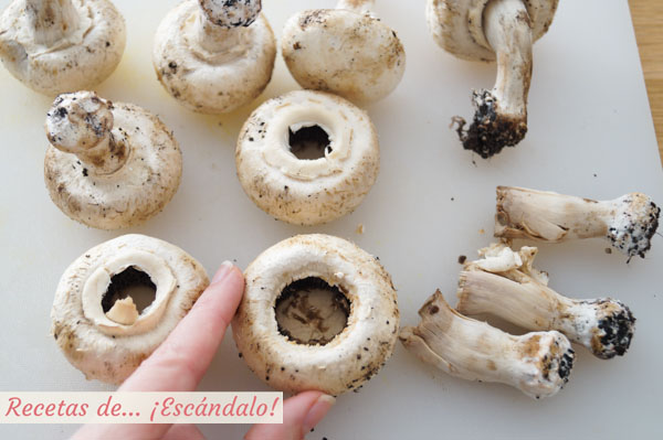 Champinones frescos y limpios