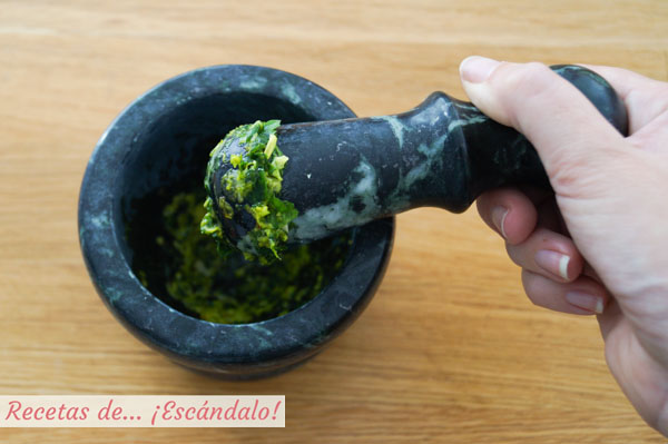 Majado de perejil, ajos y azafran