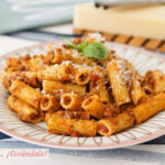 Rigatoni con salsa boloñesa