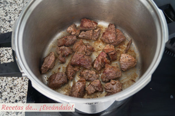 Carne de ternera con tomate