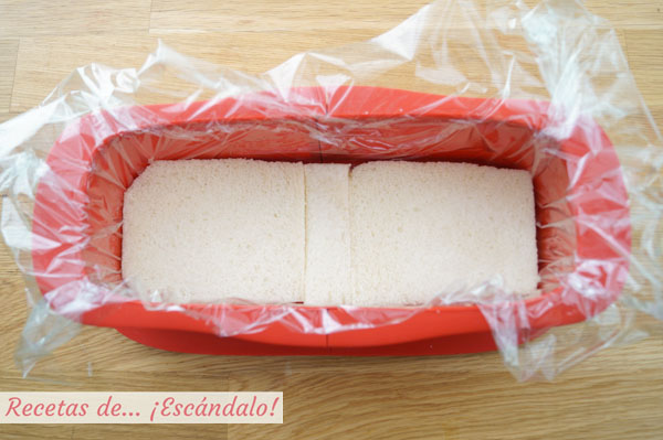 Pastel frio de atun con pan de molde