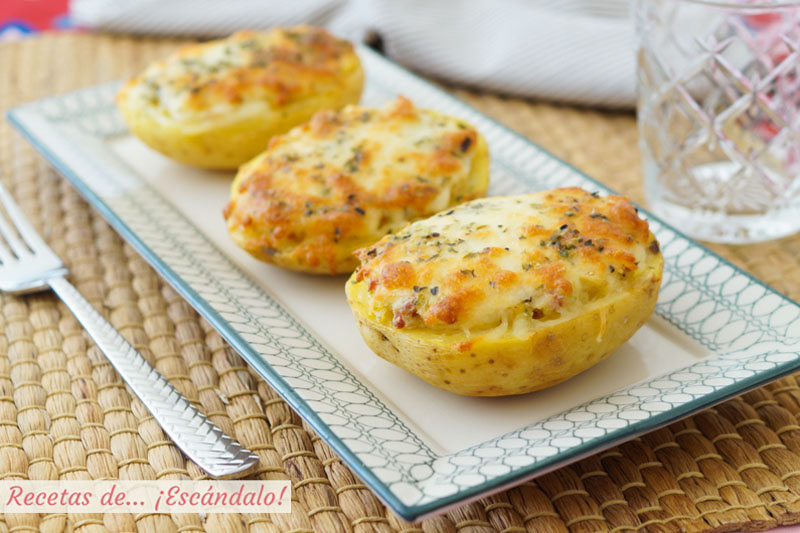 Patatas rellenas al horno con jamon, puerros y queso