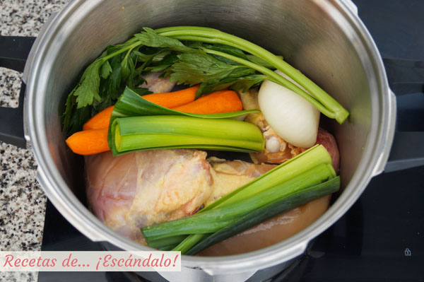 Ingredientes caldo de pollo casero