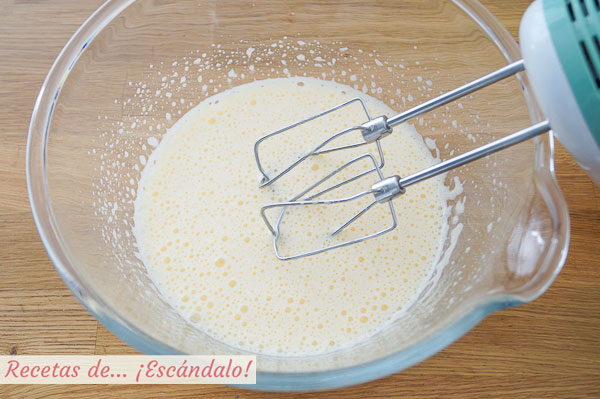 Espumar huevos con azucar