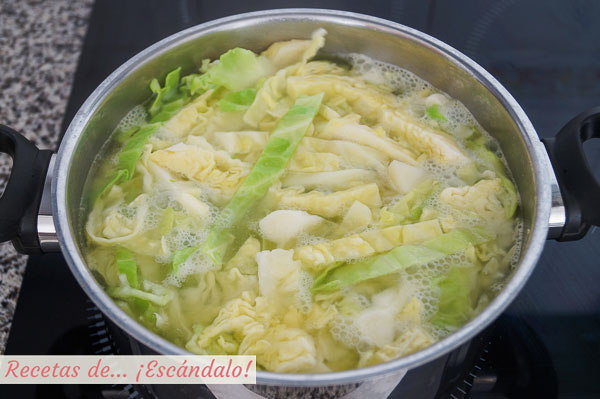 Col y patata para trinxat tradicional