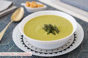 Crema de espárragos verdes trigueros. Receta muy fácil, rica y saludable