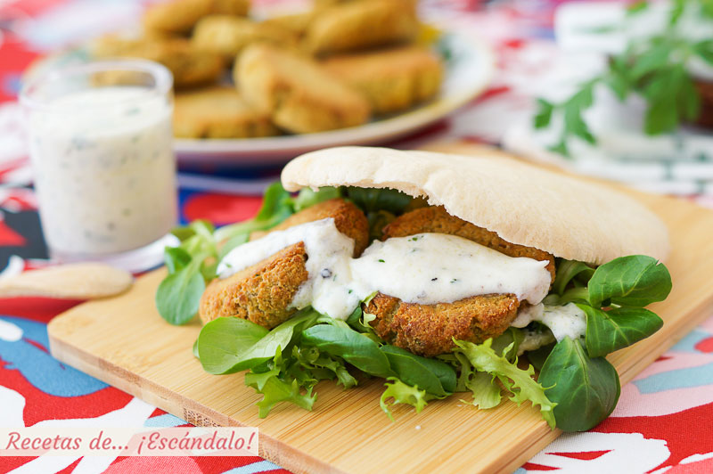 Falafel casero al horno con salsa de yogur