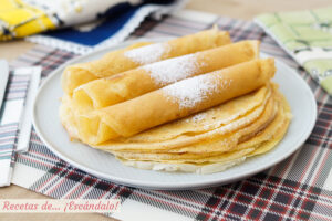 Filloas gallegas de leche o frixuelos. Receta dulce de carnaval