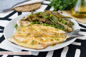 Lubina a la plancha con aliño de mostaza y guarnición de verduras