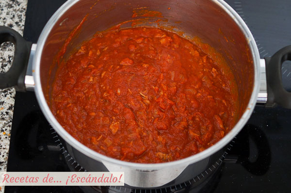 Salsa de tomate y atun para macarrones