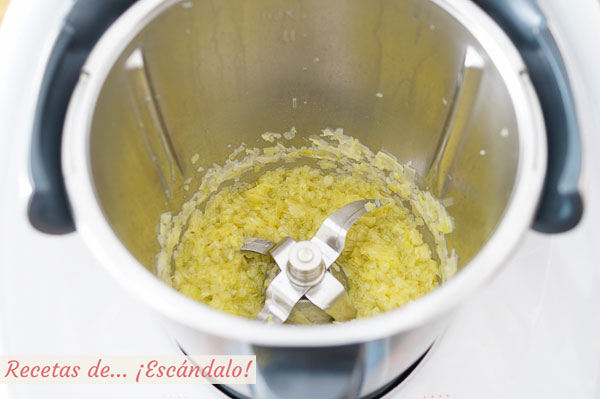 Sofrito de puerros para crema de calabacin