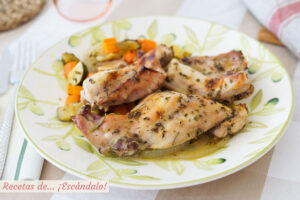 Carne de conejo al horno con romero y verduras asadas. Receta sencilla y deliciosa