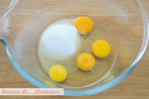 Huevos y azucar para leche asada