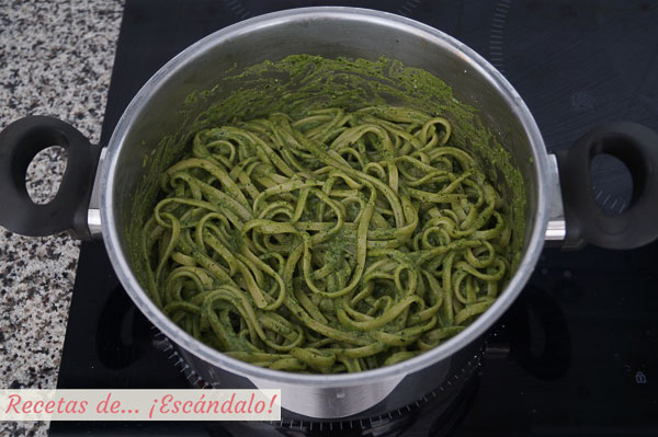 Tallarines verdes peruanos