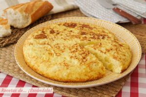 Tortilla de patatas en Thermomix, con (o sin) cebolla y trucos para cuajarla