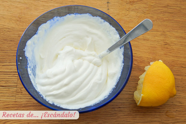 Sour cream o crema acida o agria