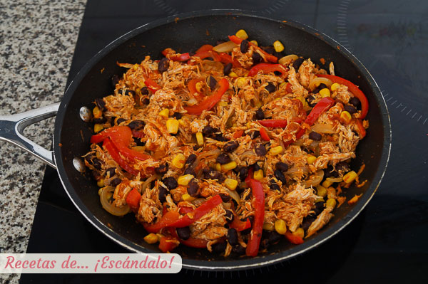 Relleno burritos de pollo y verduras