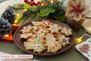 Galletas de Navidad de mantequilla y decoradas. Receta paso a paso