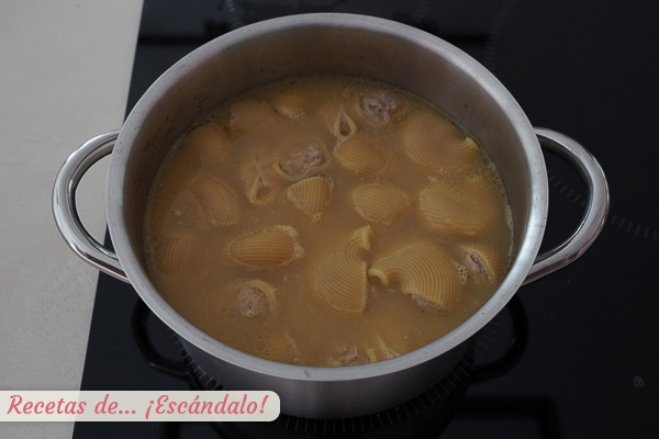 Sopa de galets catalana casera