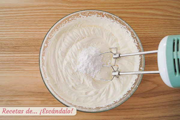 Nata montada con azucar glas