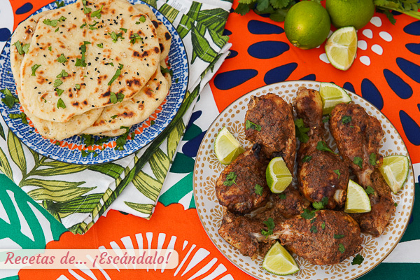 Como hacer pollo tandoori especiado al horno con pan naan casero