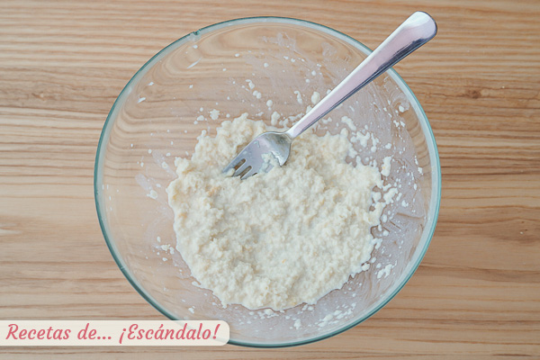 Miga de pan remojada en leche