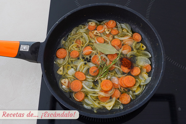 Cebolla, zanahoria y ajos escabeche caballa casero