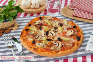 Receta de pizza caprichosa con masa casera, ¡deliciosa!