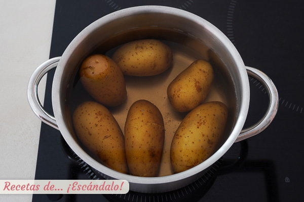 Patatas cocidas agua hirviendo